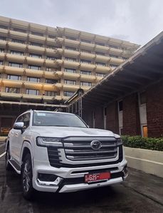Toyota Land Cruiser Sahara 2024