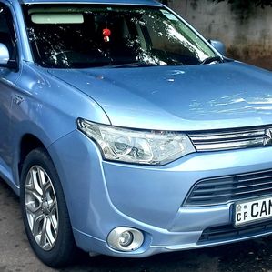 Mitsubishi Outlander PHEV 2013 - Image 2