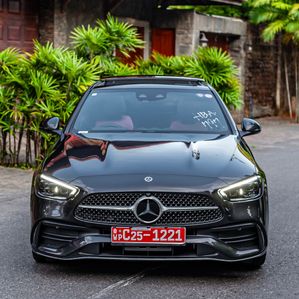 Mercedes Benz C200 AMG-Premium Plus 2024 - Image 3
