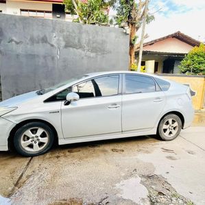 Toyota Prius 2011 - Image 2
