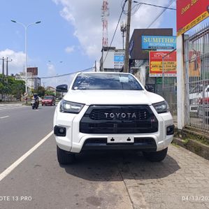 Toyota Hilux Z GR Sport 2023 - Image 2