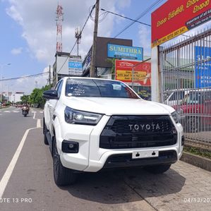 Toyota Hilux Z GR Sport 2023 - Image 3