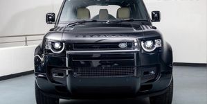 Land Rover Defender P400e 2025