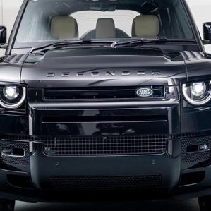 Land Rover Defender P400e 2025 - Image 2