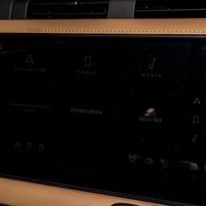 Land Rover Defender P400e 2025 - Image 3