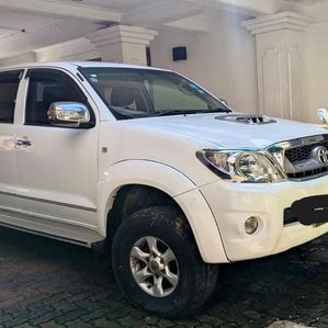 Toyota Hilux Double Cab 4WD 2011 - Image 2