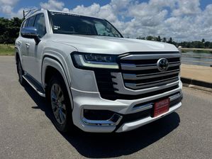 Toyota Land Cruiser Sahara LC300 70th Aniversry 2024