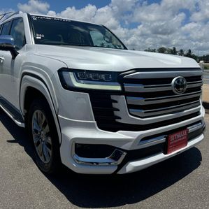 Toyota Land Cruiser Sahara LC300 70th Aniversry 2024 - Image 2