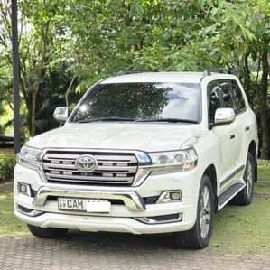 Toyota Land Cruiser Sahara V8 2015 - Image 2