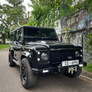 Land Rover Defender Black 1993 - Image 2