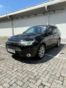 Mitsubishi Outlander PHEV 2014