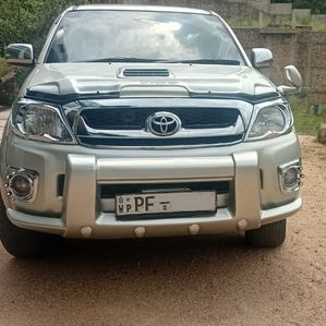 Toyota Hilux Vigo G 4WD 2010 - Image 2
