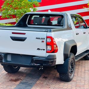 Toyota Hilux GR Sport 2024 - Image 3