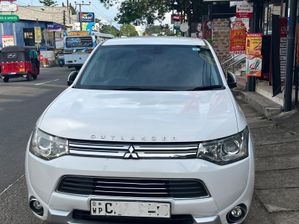 Mitsubishi Outlander PHEV G Navi 2015