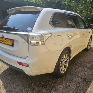 Mitsubishi Outlander PHEV G-NAV Premium 2015 - Image 3
