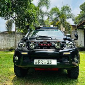 Toyota Hilux 2010 - Image 2