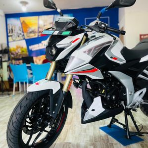 Bajaj Pulsar N160 Premium 2025 - Image 2