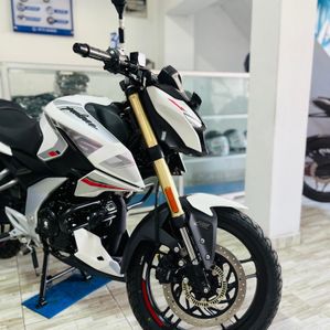 Bajaj Pulsar N160 Premium 2025 - Image 2
