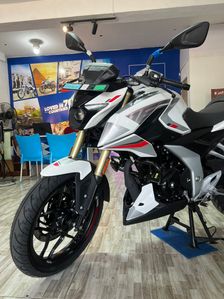 Bajaj Pulsar N160 2025