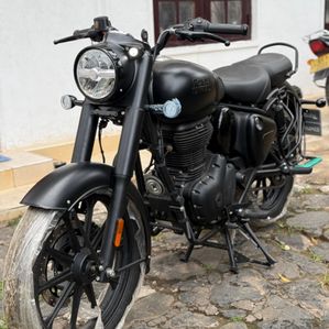 Royal Enfield Classic 350 Brand New 2025 - Image 2