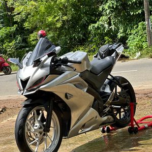 Yamaha R15 2019 - Image 2