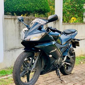Yamaha R15 V2 2017 - Image 2