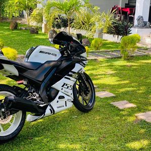 Yamaha R15 2019 - Image 2