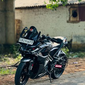 Bajaj Pulsar RS200 black 2020 - Image 2