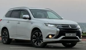 Mitsubishi Outlander G-Navi Premium 2015