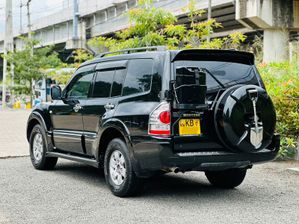 Mitsubishi Montero 2005