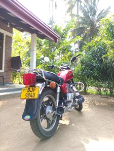 Suzuki GN 125 2024
