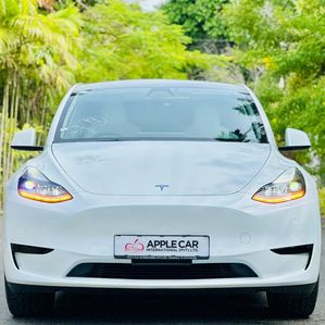 Tesla Model Y Premium Edition 2024 - Image 3