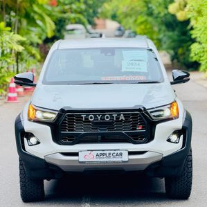 Toyota Hilux GR Sport Premium 2024 - Image 2
