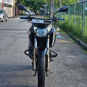 TVS Apache RTR 200 4V 2018 - Image 2