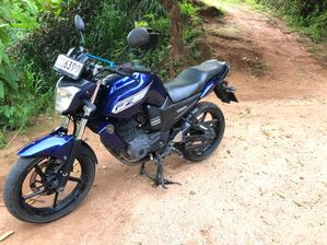 Yamaha FZ 2015