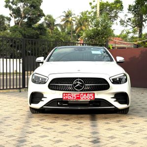 Mercedes Benz E200 AMG Premium Plus 2023 - Image 2