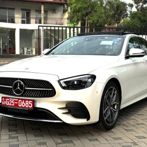 Mercedes Benz E200 AMG Premium Plus 2023 - Image 3