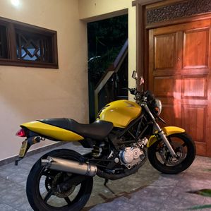 Honda VTR 250 2013 - Image 3