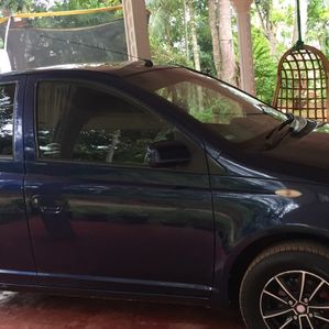 Toyota Vitz 2000 - Image 2