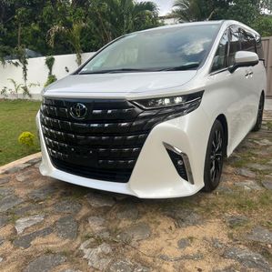 Toyota Alphard Executive Lounge 2023 - Image 2