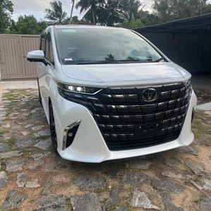 Toyota Alphard Executive Lounge 2023 - Image 3