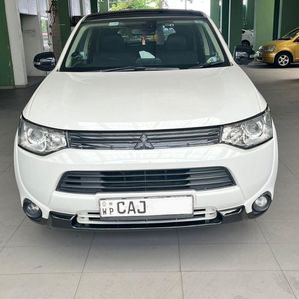 Mitsubishi Outlander PHEV 2015 - Image 2