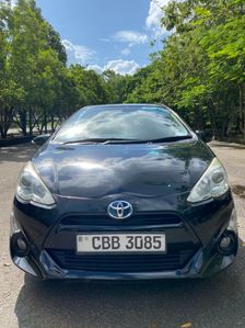 Toyota Aqua Urban 2015