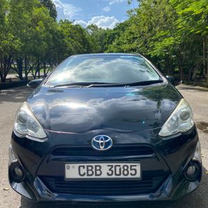 Toyota Aqua Urban 2015 - Image 2