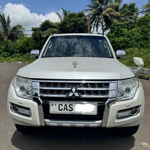 Mitsubishi Montero Jeep 2016 - Image 2