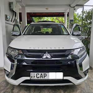 Mitsubishi Outlander PHEV G Navi Premium 2015 - Image 2