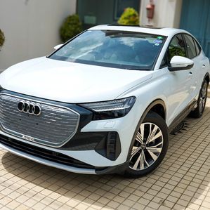 Audi Q4 Etron S55 2024 - Image 2