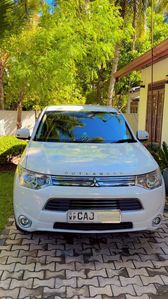 Mitsubishi Outlander Plug in Hybrid 2013