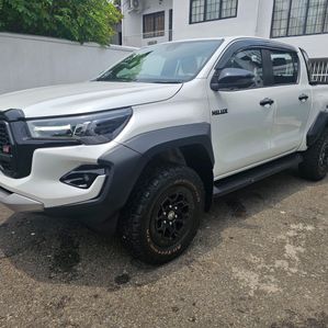 Toyota Hilux Double Cab GR Sport 2024 - Image 2