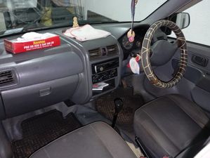Mitsubishi Minica 2002